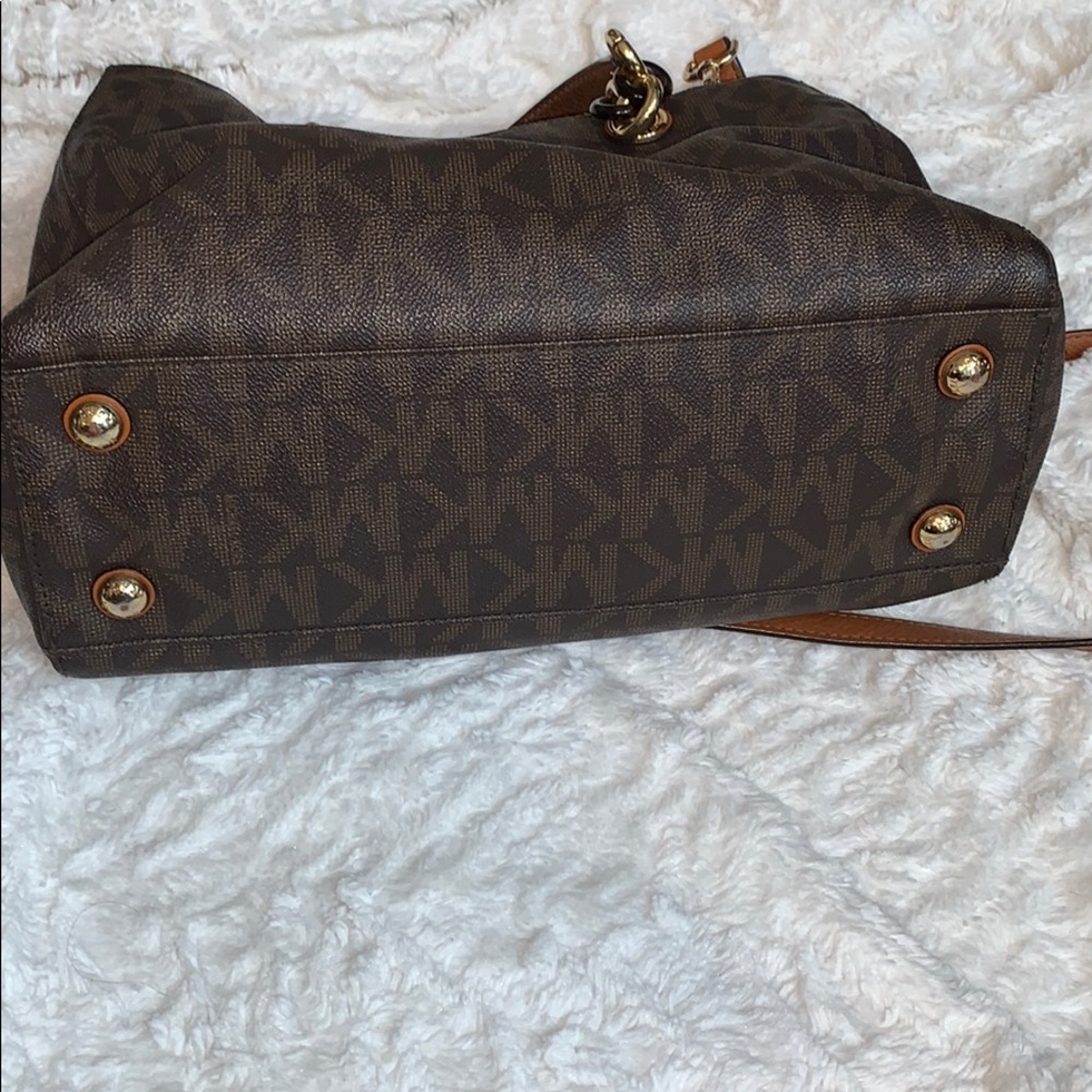 SOLD SOLD 🍀Michael Kors Cynthia satchel - Picture 3 of 6